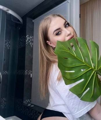 Я знаю, как заставить сердце биться быстрее, а кожу покрывать мурашками. Москва - мой дом, и я здесь, чтобы окунуть тебя в мир наслаждения. 🌆
Мои услуги включают все, что ты можешь себе представить в своих самых смелых фантазиях. Я могу быть нежной и ласковой, или же дикой и страстной. Вместе мы создадим незабываемые моменты, которые оставят тебя довольным и счастливым.
Мои фотографии говорят сами за себя - я прекрасна, сексуальна и ухожена. Каждая кривая моего тела наполнена желанием и соблазном. Ты не сможешь устоять перед моей красотой.
Мои клиенты оставляют самые лестные отзывы о нашей встрече. Они говорят, что я знаю, как удовлетворить их все желания и фантазии. Я всегда открываюсь для новых приключений и стараюсь сделать каждую встречу незабываемой.
Позволь мне позаботиться о тебе и показать тебе настоящую страсть. Сделай шаг в мир блаженства, встретившись со мной в Москве. Сделай свои фантазии яркими и реальными. Жду тебя, мой дорогой! 💋 Инна